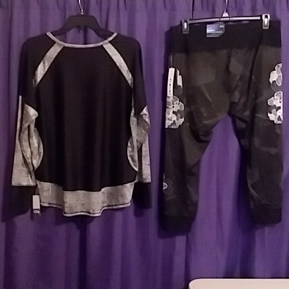 ☆☆ SOLD☆☆ Women's Plus Size Activewear - Picture 2 of 6